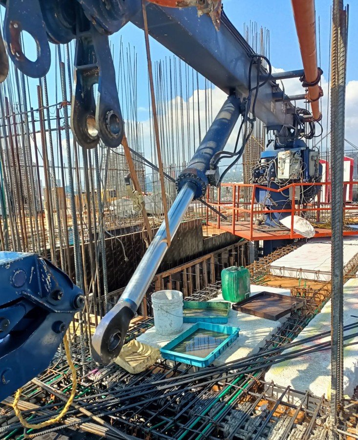 Mecánico industrial trabajando